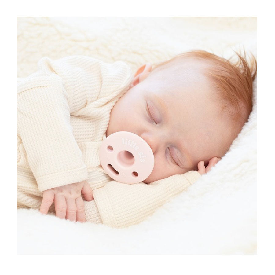 can a baby sleep with a pacifier